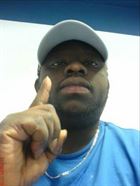 Azeez40 a man of 42 years old living in Angleterre looking for some men and some women