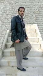 Iqbal1 un homme de 35 ans vivant au Pakistan recherche des hommes et des femmes