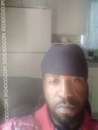 Loindog un homme noir de 44 ans recherche des hommes et des femmes