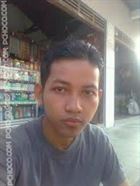 Johan11 a man of 45 years old living at Singapour looking for some men and some women