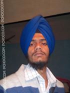 Gurvinder a man of 27 years old living at Mumbai looking for some men and some women