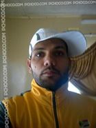 Suhel un homme asiatique de 34 ans recherche des hommes et des femmes