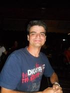 Guicruz a man of 37 years old living at São Paulo looking for some men and some women