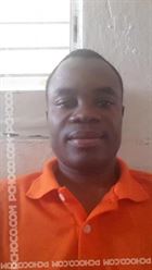 Weishley a man of 44 years old living at Greater Santo Domingo looking for some men and some women