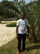 Martin253 un homme de 38 ans vivant au Cameroun recherche des hommes et des femmes