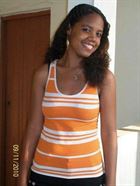 Linda88 a woman of 36 years old living in Émirats arabes unis looking for some men and some women