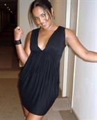 JessicaAdu a woman of 36 years old living in Émirats arabes unis looking for some men and some women