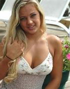 Lizzy47 a woman of 38 years old living at London looking for some men and some women