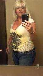 Melinda3 a woman blanche of 52 years old looking for some men and some women