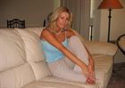 Karen17 une femme blanche de 42 ans recherche des hommes et des femmes