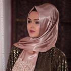 Zainab19 a woman of 38 years old living in Émirats arabes unis looking for some men and some women