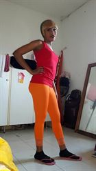 Macka a woman of 32 years old living in États-Unis looking for some men and some women