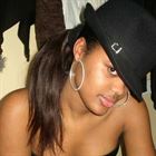 Yahaeres a woman of 31 years old living at Porto Rico looking for some men and some women