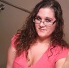 Stephanie56 une femme de 33 ans vivant aux États-Unis recherche des hommes et des femmes