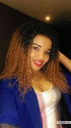 Tayahaye a woman of 32 years old living in Namibie looking for some men and some women