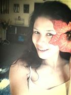 Danica1 une femme asiatique de 28 ans recherche des hommes et des femmes