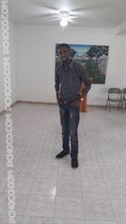 Beemix un homme de 36 ans vivant à Haiti recherche des hommes et des femmes