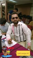 Rajnish un homme de 41 ans vivant à Mumbai recherche des hommes et des femmes