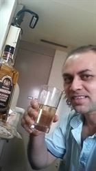 Vishal3 un homme de 35 ans vivant à Mumbai recherche des hommes et des femmes