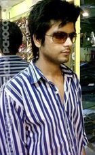 Pankaj a man of 32 years old living at Delhi looking for a young woman