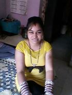 Ishita a woman of 37 years old looking for some men and some women